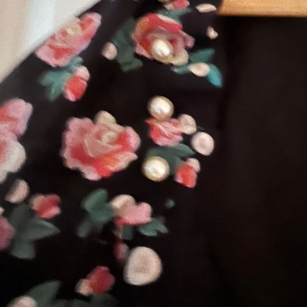 Mother of Pearl open back dress with puff sleeve and Pearl beading - Picture 3 of 4